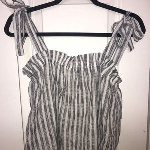 Tie shoulder linen top Size M